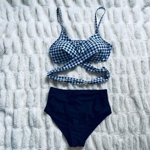 Two piece black and white bathing suit size L new